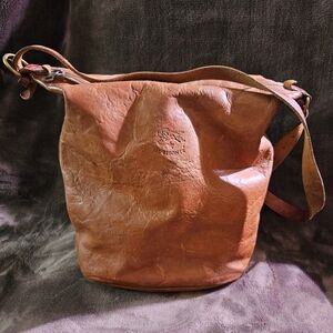Il Bisonte Genuine Leather Crossbody In Warm Brown